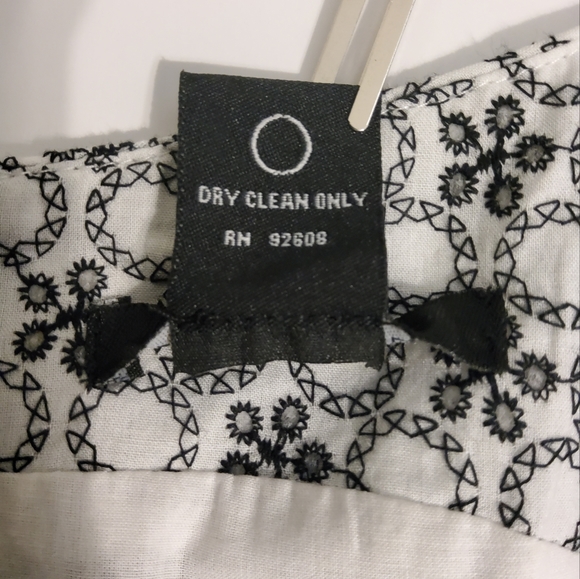 Luciano Dante Black/White Eyelet Embroidery Sleeveless Sheath Dress Size 6 - Picture 10 of 10